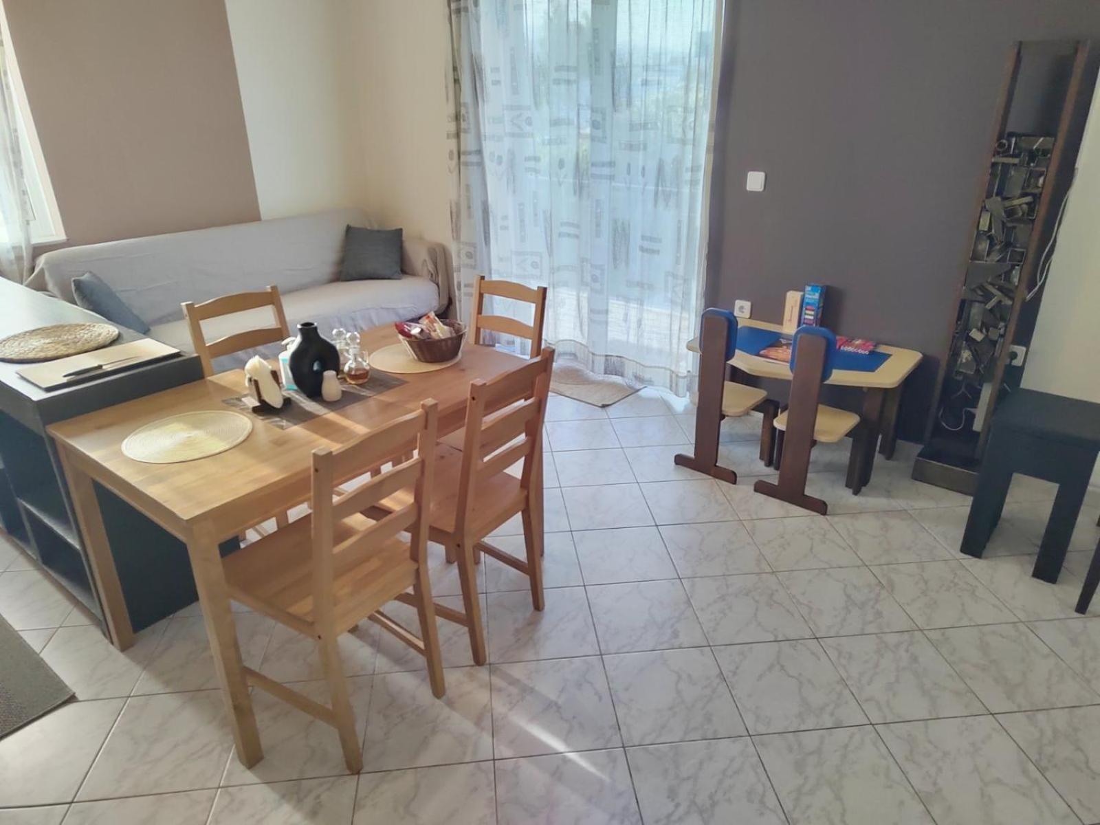 Manos Apartments 科林瓦里奥 外观 照片