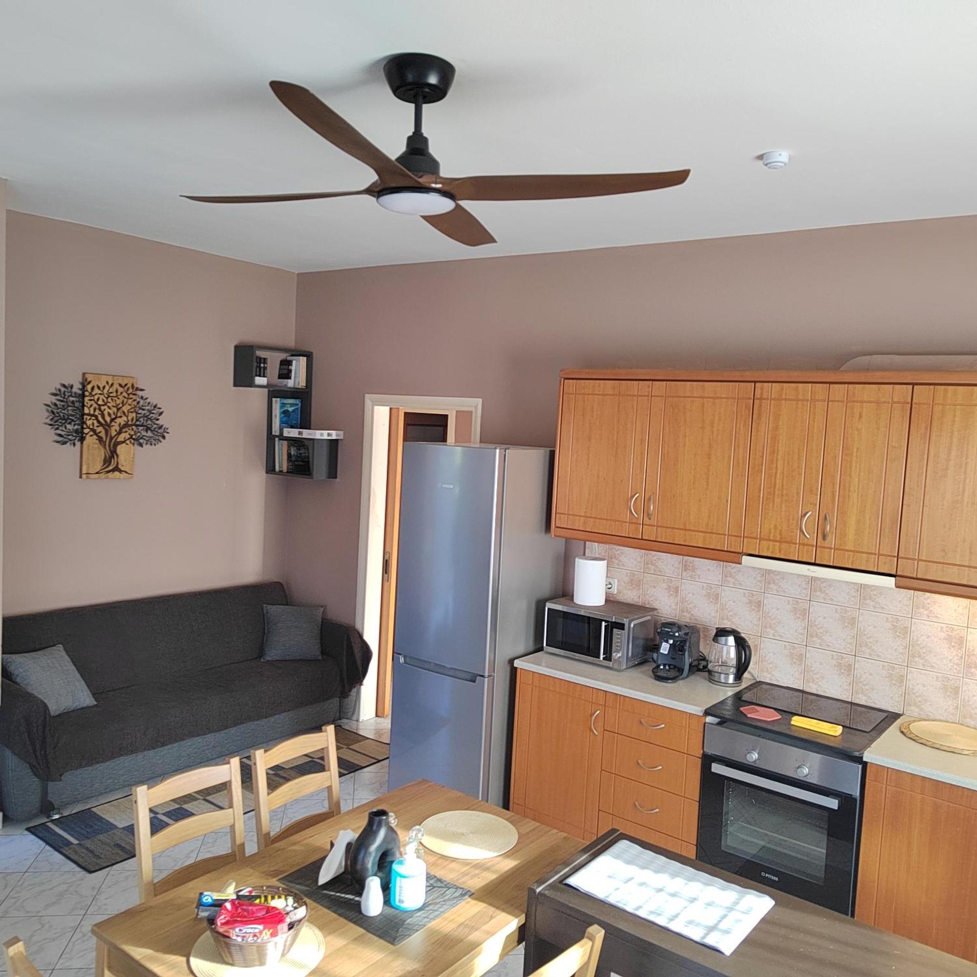 Manos Apartments 科林瓦里奥 外观 照片